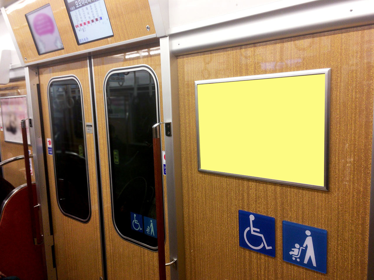 ドア横ポスター