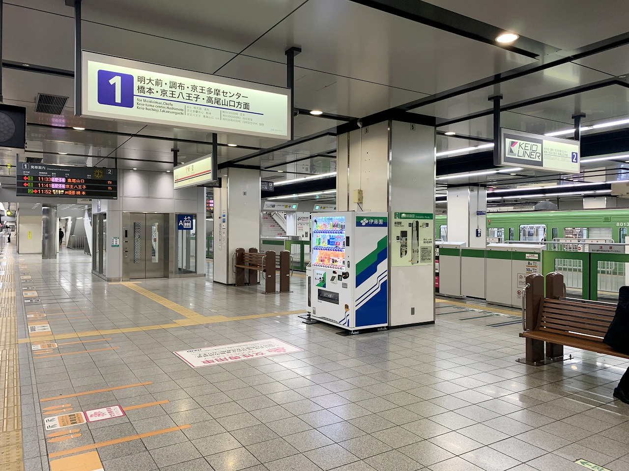 新宿K-DGキングウォール駅看板・駅広告、写真(2)