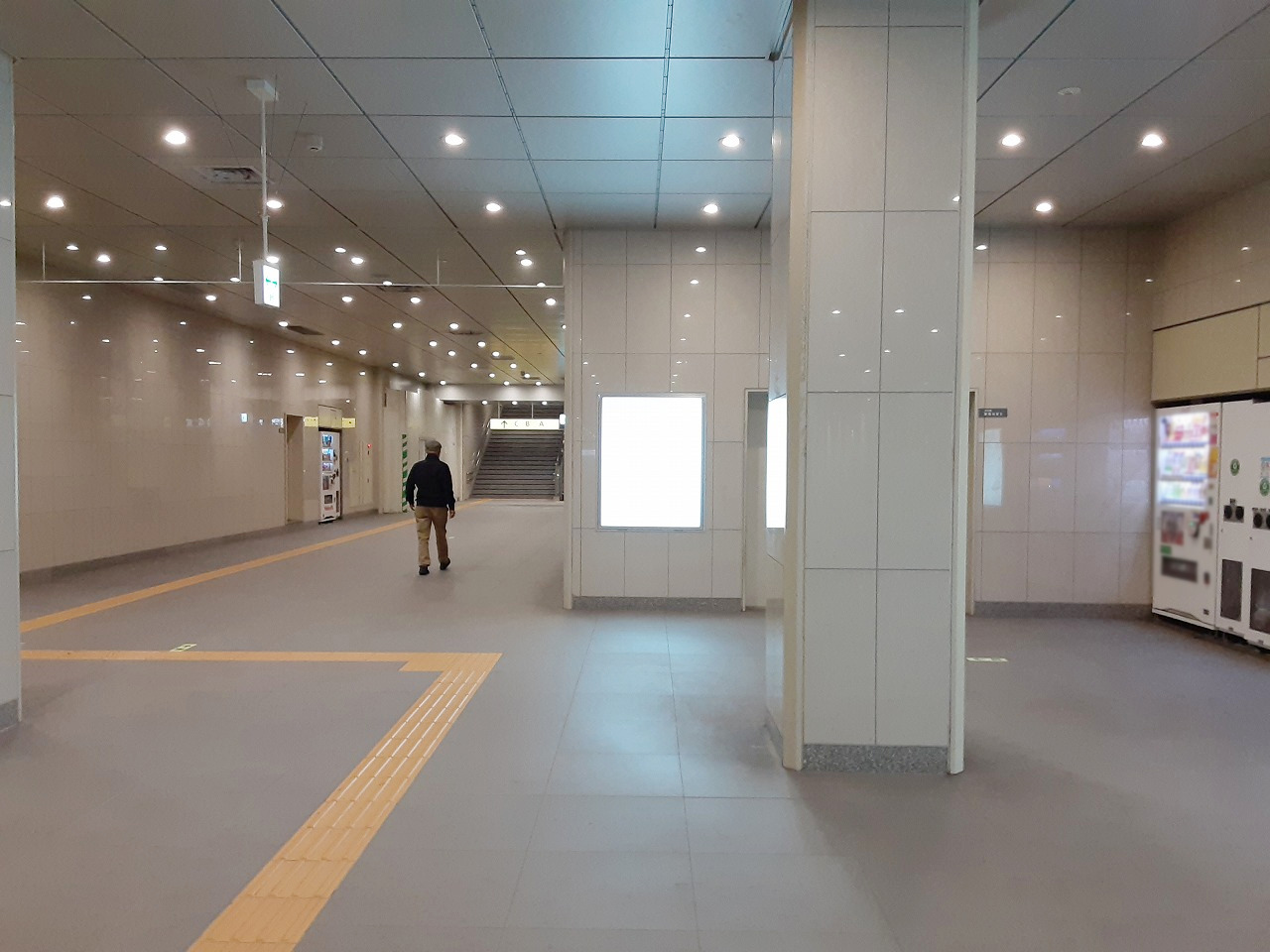 駅看板「東京メトロ／東西線／日本橋駅」の写真です。日本橋駅の駅構内にある電飾看板です。