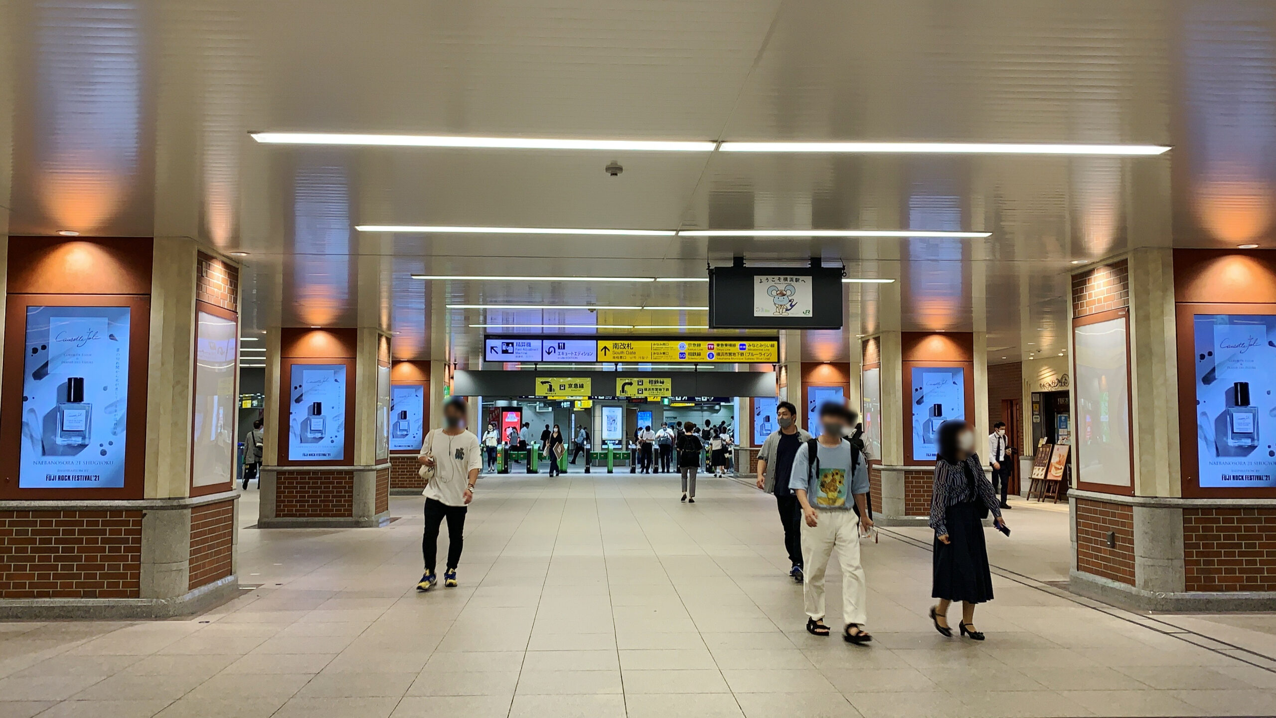 JR横浜駅 JADビジョン 横浜駅セット（デジタルサイネージ）南改札内側