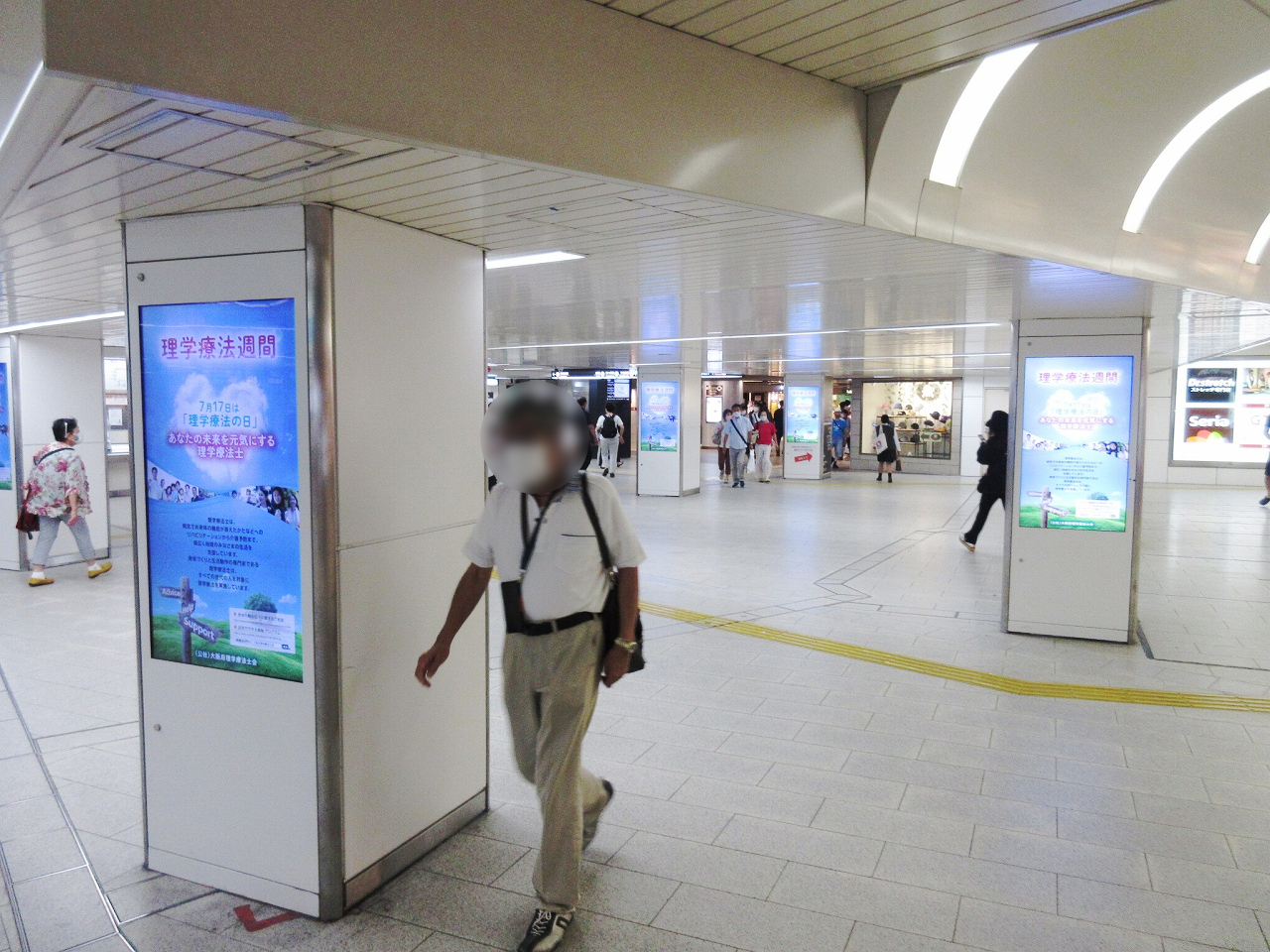Osaka Metroなんば駅コンコースビジョン（駅デジタルサイネージ広告）